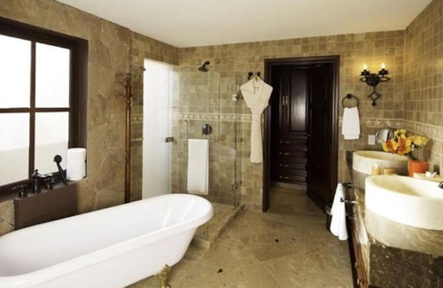 Los Cabos Villa | Captivating 3BR Villa with Pool Sleeps 10 Guest in Cabo