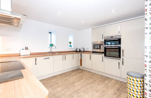 Lincoln Cabin | Captivating 4-bed House in Lincoln