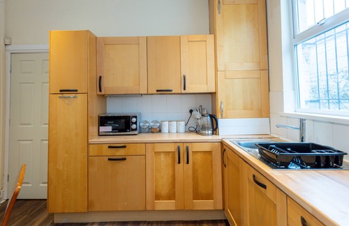 Liverpool House | Captivating 5-bed House in Liverpool With Parking