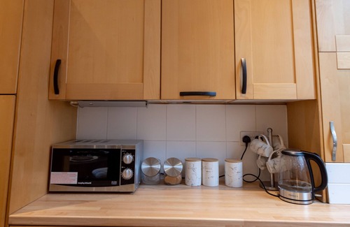 Liverpool House | Captivating 5-bed House in Liverpool With Parking