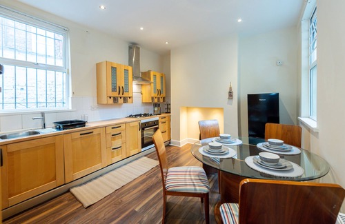 Liverpool House | Captivating 5-bed House in Liverpool With Parking