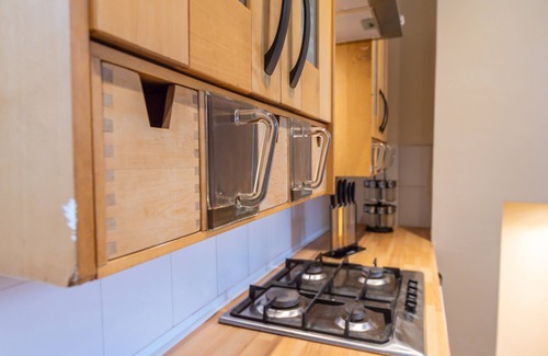 Liverpool House | Captivating 5-bed House in Liverpool With Parking