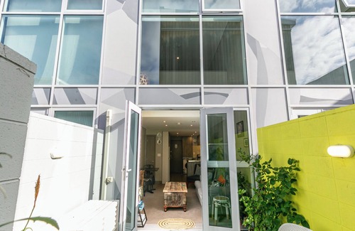 Wellington Cottage | Captivating Canvas - Wellington Central Apartment