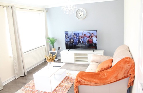 Newcastle-upon-Tyne House | Captivating 3-bed House in Newcastle Upon Tyne