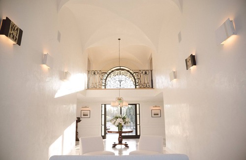 Los Angeles Hotel | Cara
