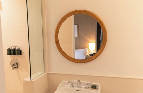 Los Angeles Hotel | Cara