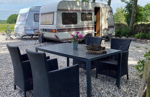 Tureby House | Caravan 2 . BED & Breakfast . 5 MIN From E47 . Dogs Welcome