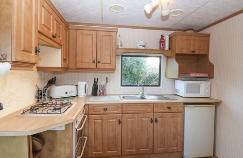 Bwlchtocyn Cottage | CARAVAN AT CARTREF, family friendly, with a garden in Abersoch
