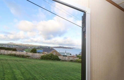 Bwlchtocyn Cottage | CARAVAN AT CARTREF, family friendly, with a garden in Abersoch