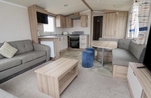 Towyn House | Caravan B8