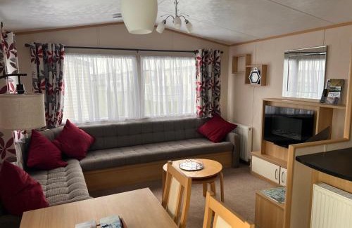 New Forest District Apartment | Caravan by the sea,2 bed, sleeps 4,Dorset coast in New Forest On site entertainment and leisure complex available for extra
