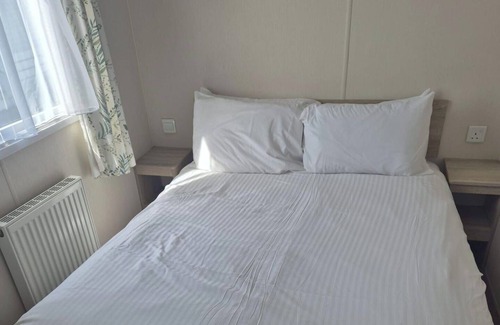 Newquay Cabin | Caravan near to Newquay sleeps up to 6 guests