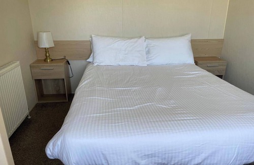 Newquay Cabin | Caravan near to Newquay sleeps up to 6 guests