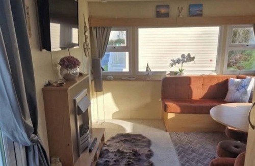 Borth Cabin | Caravan - Sleeps 6 & Pet Friendly