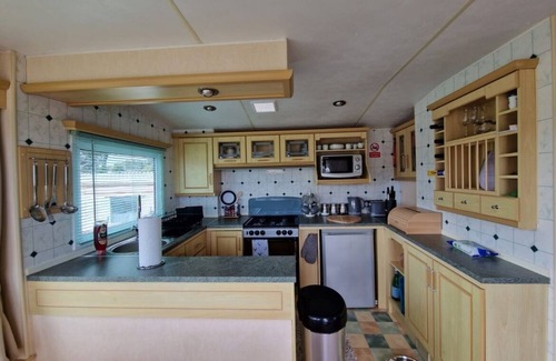 Penparcau Ski Chalet | CaravanSleeps6-Parking-Pool-Mountain-PetsOk