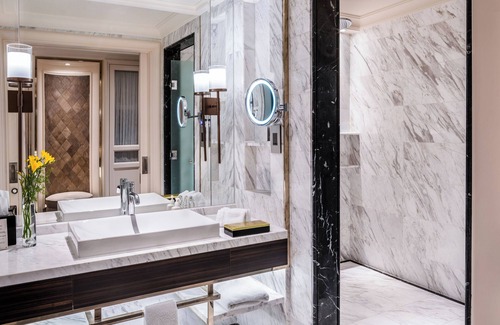 Dong Khoi Hotel | Caravelle Saigon