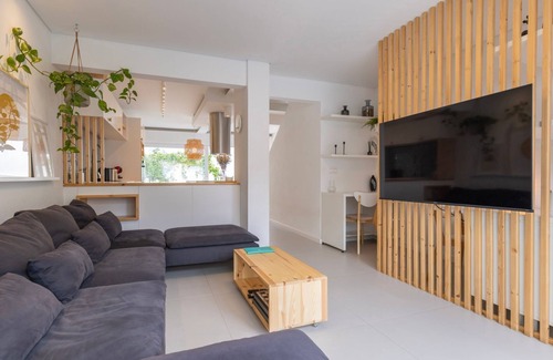 Carcavelos House | Carcavelos Sunny Retreat 1 by LovelyStay