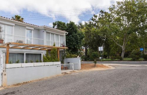 Carcavelos Apartment | Carcavelos Sunny Retreat by LovelyStay