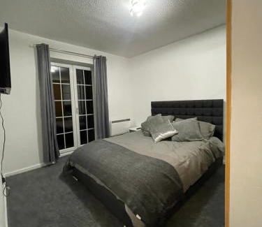 Grangetown Apartment | Cardiff bay apartment with parking