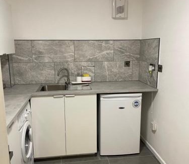 Grangetown Apartment | Cardiff bay cosy apartment with parking