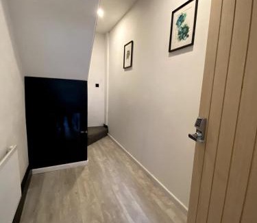 Plasnewydd House | Cardiff Central Home Sleeps 11
