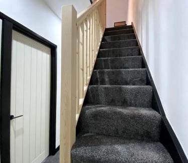 Plasnewydd House | Cardiff Central Home Sleeps 11