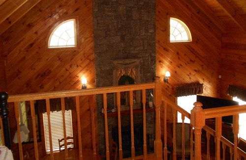 Blairsville Cabin | Cardinal Nest 80 2 Bedroom Cabin by Redawning