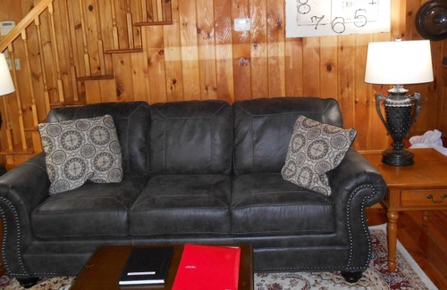 Blairsville Cabin | Cardinal Nest 80 2 Bedroom Cabin by Redawning