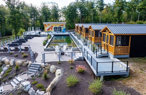 North Sebago Cabin | CARDINAL - RESORT WITH 12 PROPERTIES. NATURAL POND FOR SWIMMING. CAFE ON SITE.