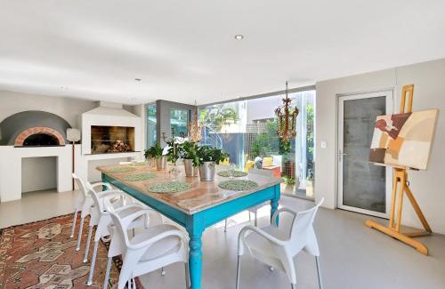 Sunset Beach House | Cardita - 3 Bedroom Double Volume Dream