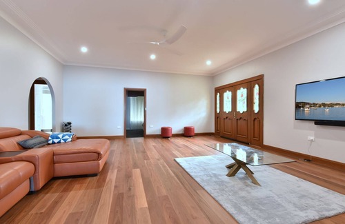 Carey Bay House | Carey Bay 180 degree Water Views + WIFI