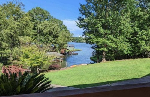 Lake Oconee House | Carey’s Cove on Lake Sinclair