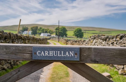 Penrith House | Carhullan Farmhouse - With Hot Tub & Dog-friendly