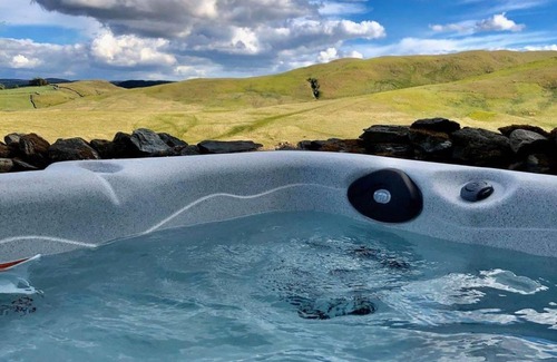 Penrith House | Carhullan Farmhouse - With Hot Tub & Dog-friendly