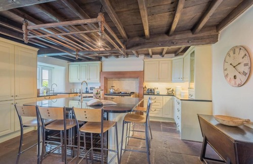 Penrith House | Carhullan Farmhouse - With Hot Tub & Dog-friendly