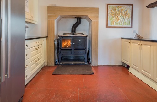 Penrith House | CARHULLAN, pet friendly, with hot tub in Bampton, Cumbria