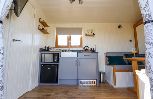 Gwaenysgor Near Prestatyn Cottage | CARIAD BACH, pet friendly, character holiday cottage in Prestatyn