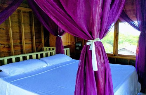 Isla Bastimentos House | Caribbean Blue, Over Water Casita