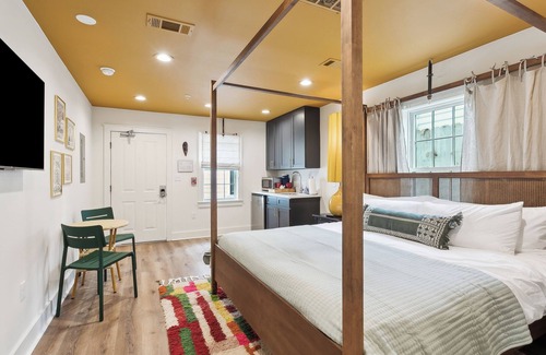 Faubourg Marigny Hotel | Caribbean Casita at Faubourg Orleans. King Suite with exterior private entrance.