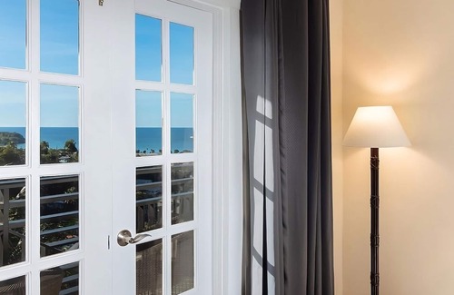 Charlotte Apartment | Caribbean Couple Retreat | Free Parking | Short Drive From from the Beach