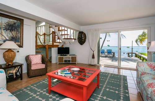South Sound Villa | Caribbean Paradise – Beachfront Villa South Sound Beauty and Resort Amenities