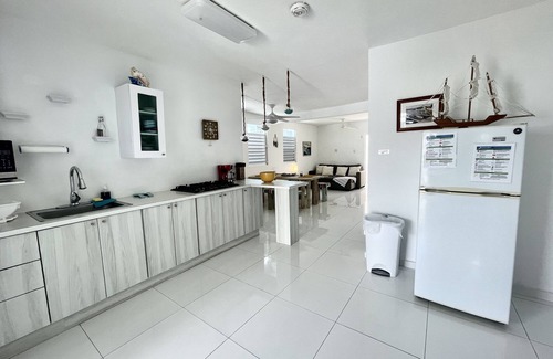 Arroyo House | Caribbean Sea Beachfront Solar Backup House Fisherman Village Boardwalk A/C WiFi