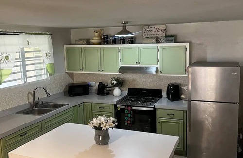 Camaceyes House | CariBnB, 7 minutes from Airport & 11 to Beachesn