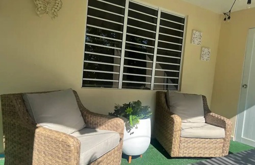 Camaceyes House | CariBnB, 7 minutes from Airport & 11 to Beachesn