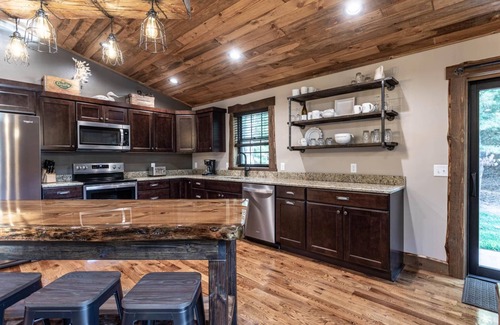 Wisconsin Dells House | Caribou Crossing 5 bed cabin 10 min from Dells