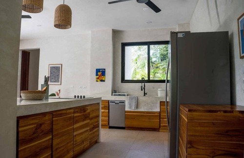 Santiago House | Carica Papaya Playa Hermosa
