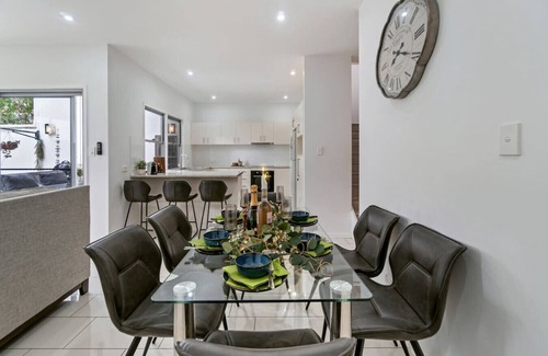 Brisbane House | Carina heights stunning 3bd Townhouse|close to CBD