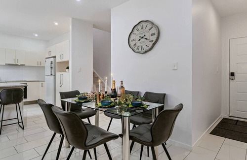 Brisbane House | Carina heights stunning 3bd Townhouse|close to CBD