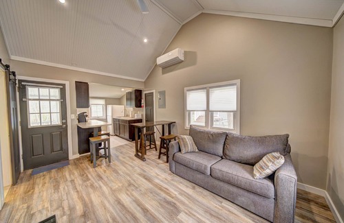 Tafton Cabin | Carins 9 - Lakeside Cabins