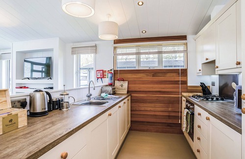 Ryde Ski Chalet | Carisbrooke View Premier
